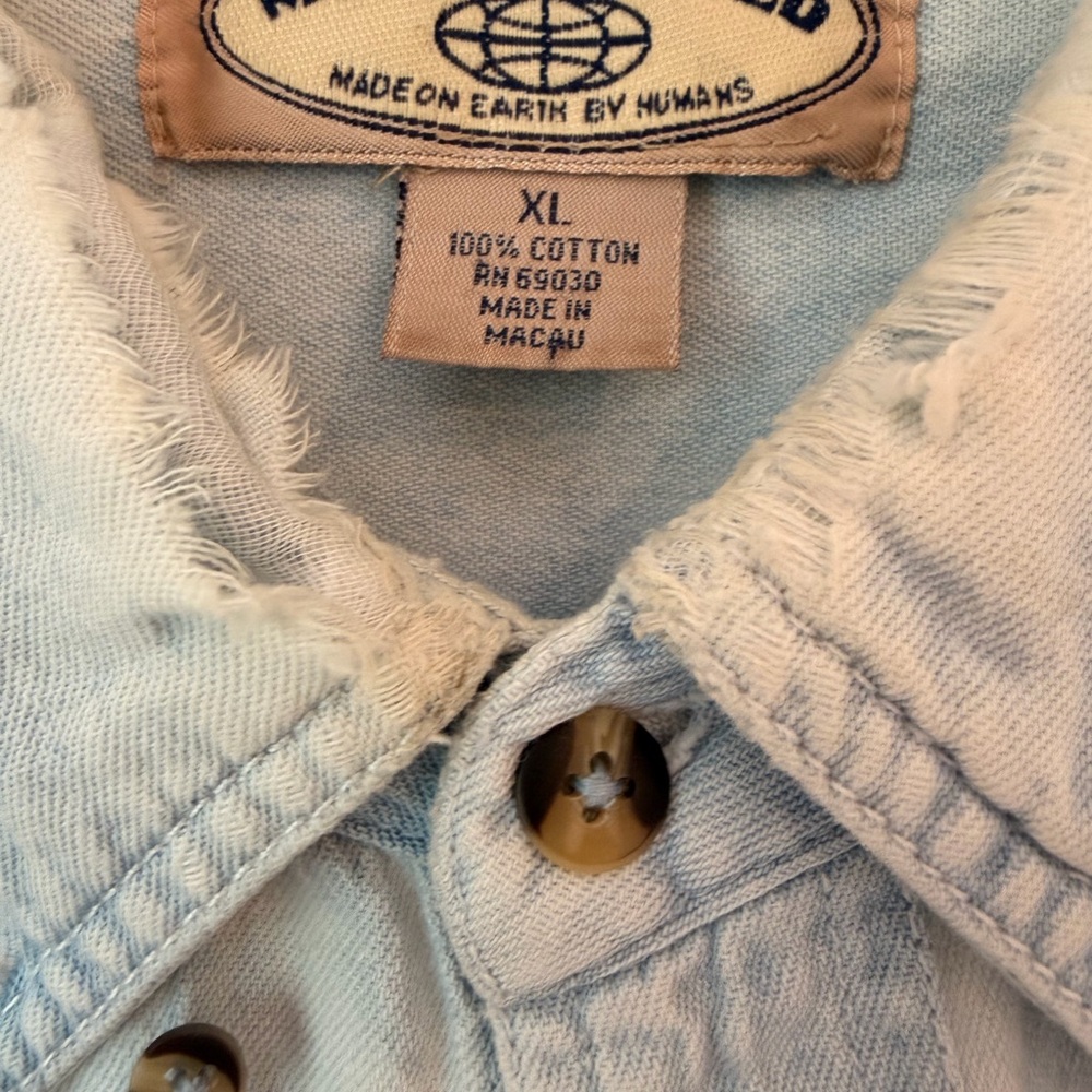 Lot of 2 Chambray Shirts – Men’s XL – Distressed / Workwear / Worn-In - Picture 4 of 15